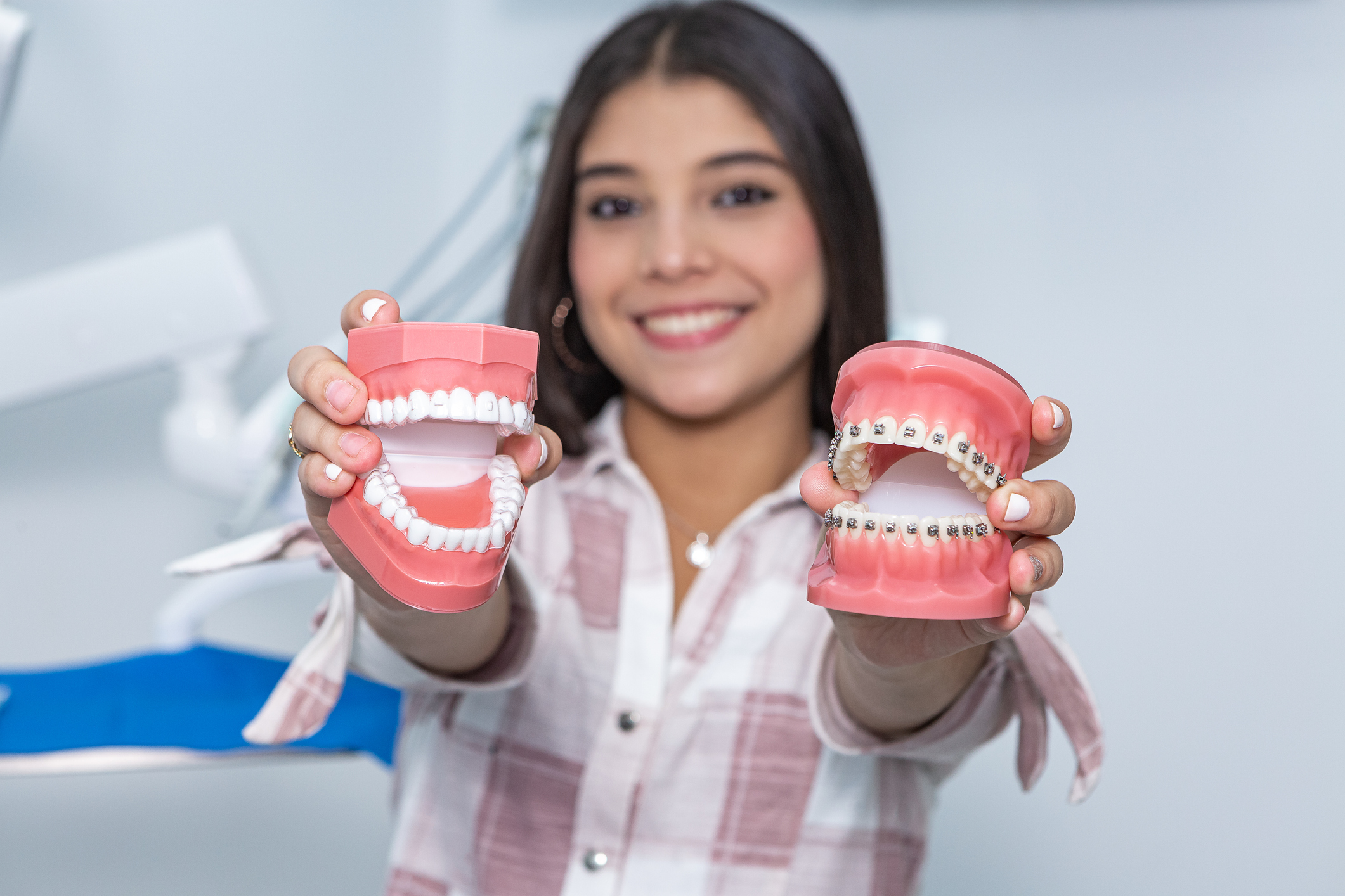 Invisalign or Traditional Braces: Which is Better For Your Teen?