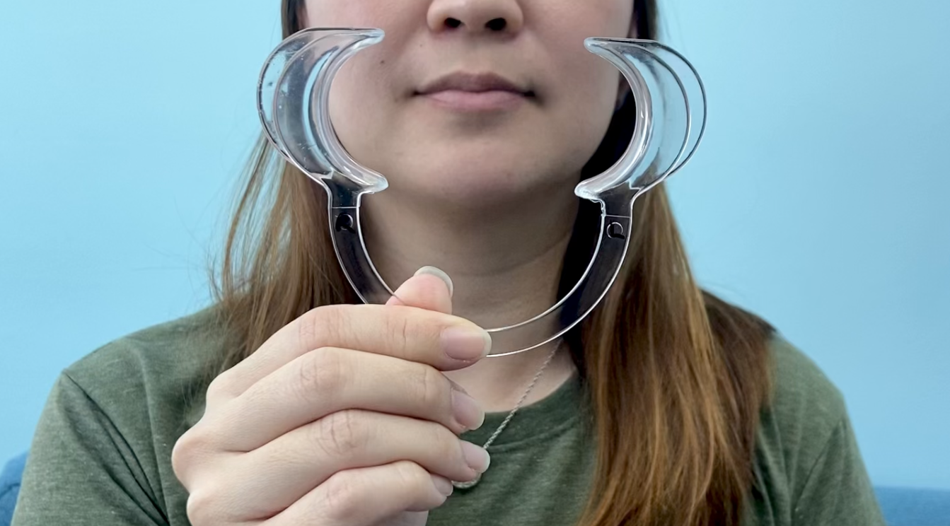 How to Take Clear Aligners Photos with Cheek Retractors